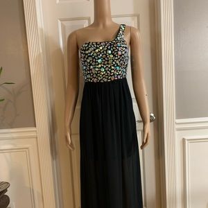 Women’s junior one off shoulder black dress size S